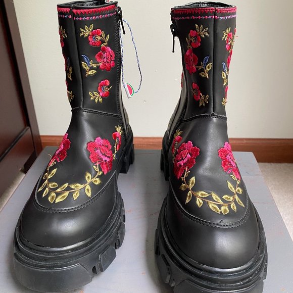 FARM RIO Women Floral Embroider Boots - NEW NWOB - Picture 1 of 11
